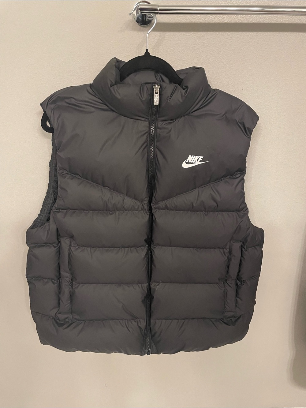 Women’s Nike therma-fit black puffer vest. Medium